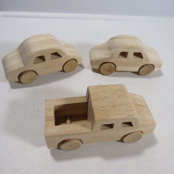 Wooden vehicles 1 truck 2 cars Vehicles are made of wood - Picture 2 of 5